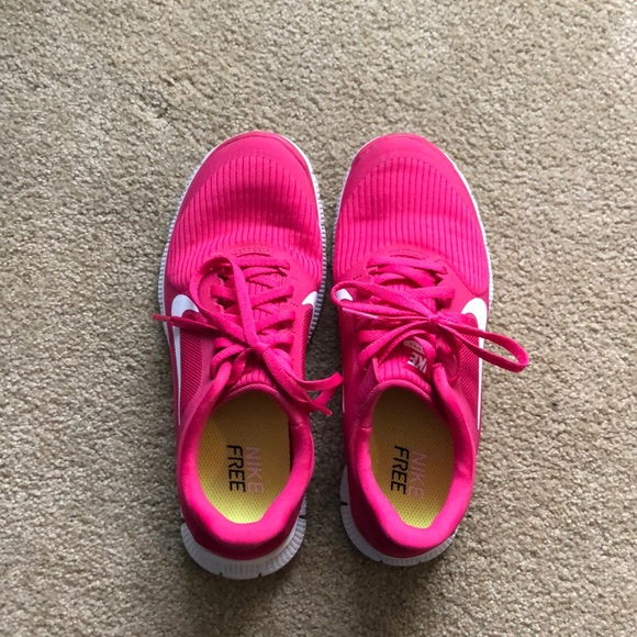 Pink nike free runs - Picture 1 of 4